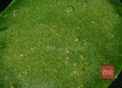 Illustration of how to make spinach and meat waffles 6