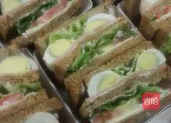 Illustration of how to make egg sandwich 6