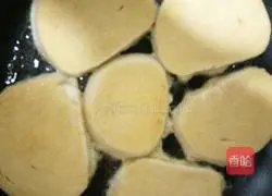 Illustration of how to make pan-fried steamed bun slices 5
