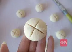 Illustration of how to make pumpkin blossom steamed buns 16