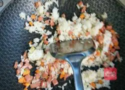 Illustration of how to make fried rice with soy sauce 6