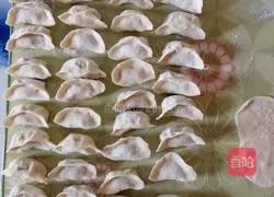 Illustration of how to make fungus, egg and shrimp dumplings 10