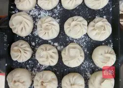 Illustration of how to make Xiao Long Pork Buns 5