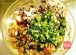 Illustration of how to make big meat dumplings with mushrooms and vegetables 10