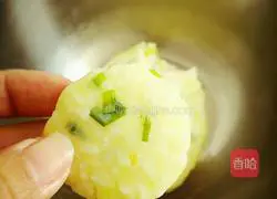 Illustration of how to make mini potato rice cakes 9