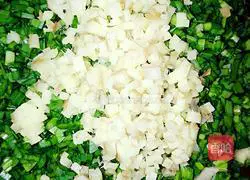 Illustration of how to make crystal steamed dumplings 4