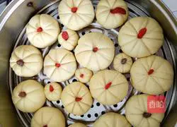 How to make pumpkin steamed buns Illustration 5