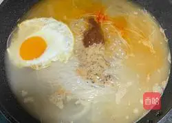 Illustration of how to make egg sesame rice noodles 7