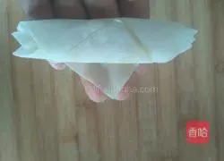 Illustration of how to make fried wonton wrappers 6