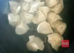 Illustration of how to make cabbage and fungus dumplings 11