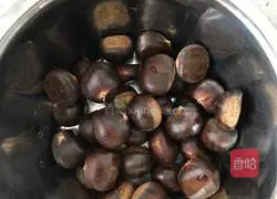 Chestnuts in electric baking pan Illustration of how to do it 1