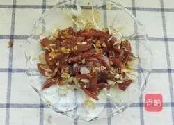 Illustration of how to make fried rice with green pepper and shredded pork 4