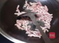 Illustration of how to make fried noodles with cabbage and shredded pork 5