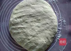 Illustration of how to make steamed scallion pancakes with knife 3