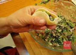 Illustration of how to wrap Liuye dumplings 8