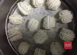 Illustration of how to make fried steamed buns 15