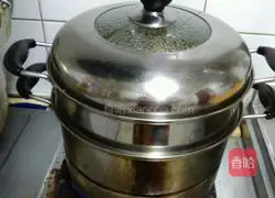 Illustration of how to make pork and fennel stuffed buns 10