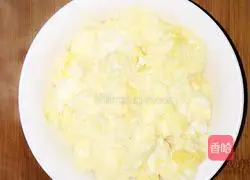 Illustration of how to make bacon and egg fried rice 12