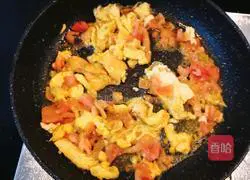 Illustration of how to make tomato and egg fried rice 5
