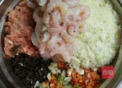 Illustration of making cabbage and shrimp dumplings 3