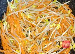 How to make three shredded fried rice noodles Illustration 6