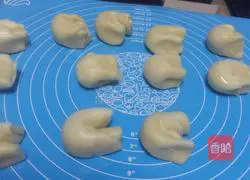 Illustration of how to make bean paste cake 9