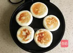 Illustration of making dough pancakes with bean paste 12