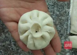 Illustration of how to make pork, cabbage and vermicelli buns 14