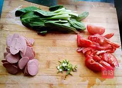 Illustration of how to make ham noodles 2