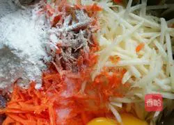 Potato and carrot pancakes Illustration of how to do it 1