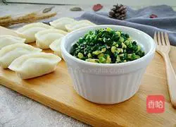 Illustration of how to make egg and leek dumpling stuffing 10