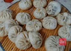 Illustration of how to make pork and fennel stuffed buns 11