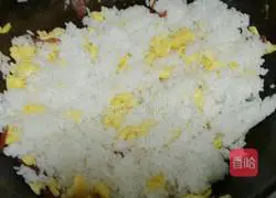Illustration of how to make Auspicious Three Treasures Fried Rice 8