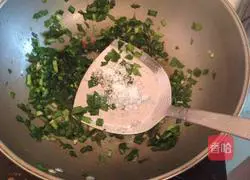 Illustration of how to make fried leek dumplings 5