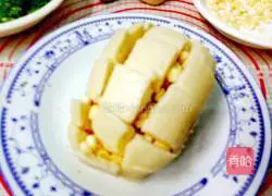 Illustration of how to make grilled steamed buns with green onion salad 3