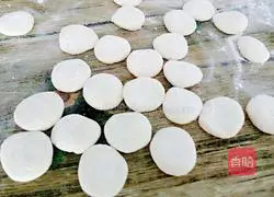 Illustration of how to make Yuhuang mushroom and pork dumplings 16