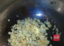 Illustration of how to make apple fried rice 6