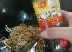 Illustration of how to make small fried noodles 7