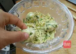 Illustration of how to make vegetable pancakes 5