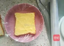 Illustration of how to make egg cheese sandwich 3