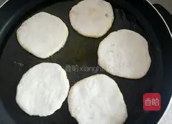 Illustration of how to make pickled cabbage oil pie 16