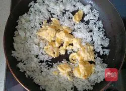 Egg Fried Rice Recipe Illustration 7