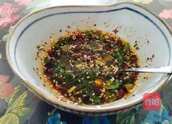 Illustration of how to make pork wontons 18