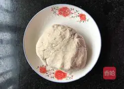 Illustration of how to make fried banana pancakes 3