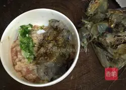 Illustration of how to make wontons with shrimp stuffing 4