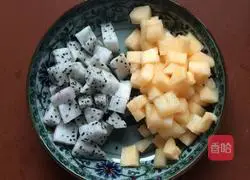 Illustration of how to make fruit fried rice 8