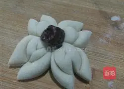 Illustration of how to make lotus steamed buns 7