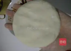 Illustration of how to make yeast meat pie 12