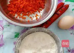 Illustration of how to make carrot and egg pancakes with ham sausage 1