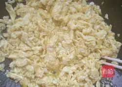 Illustration of how to make leek and egg dumpling filling 5